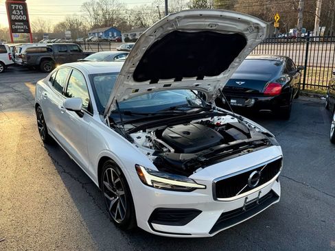 Used 2020 Volvo S60 T5 Momentum image 4