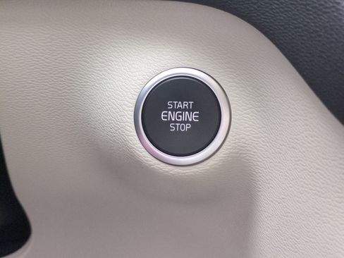 Used 2023 Volvo XC40 B5 Plus w/ Driver Assist Package image 20