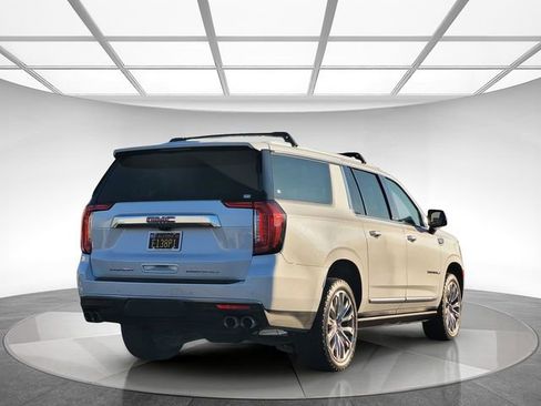 Used 2021 GMC Yukon XL Denali w/ Denali Premium Package image 5