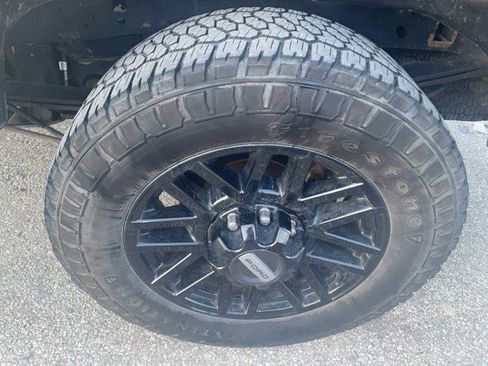 Used 2022 Ford F250 Lariat w/ Black Appearance Package image 11