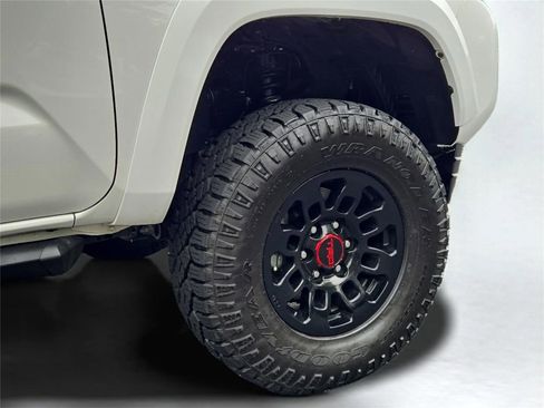 Used 2021 Toyota Tacoma SR5 RWD image 11