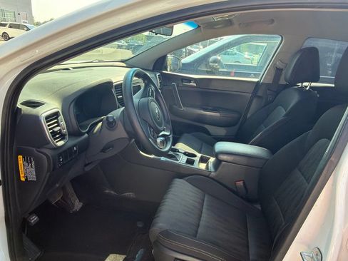 Used 2017 Kia Sportage LX AWD/4WD image 3