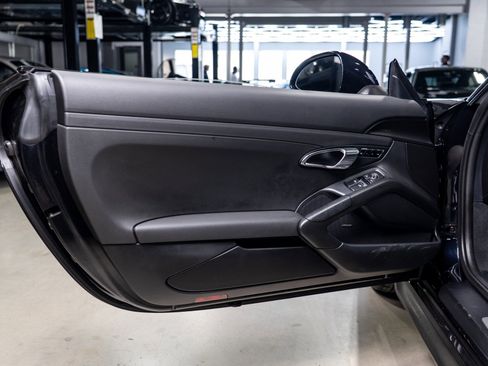 Used 2016 Porsche Cayman image 31