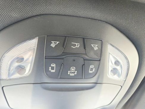 Certified 2024 Chrysler Pacifica Limited w/ S Appearance Package AWD/4WD image 36
