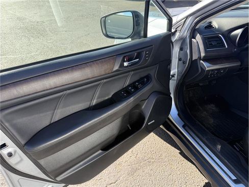 Used 2018 Subaru Outback 3.6R Limited image 12