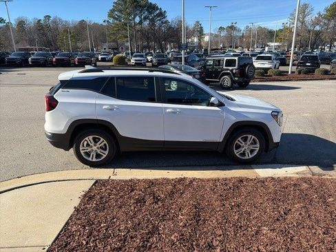 Used 2022 GMC Terrain SLE w/ Driver Convenience Package image 7