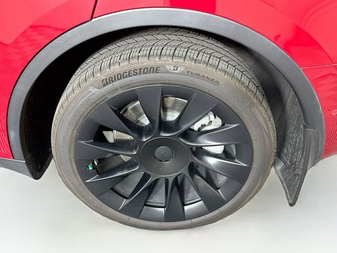 Used 2022 Tesla Model Y Long Range image 11