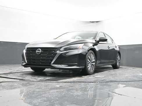 Used 2024 Nissan Altima 2.5 SV image 46
