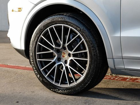 Used 2020 Porsche Cayenne image 50