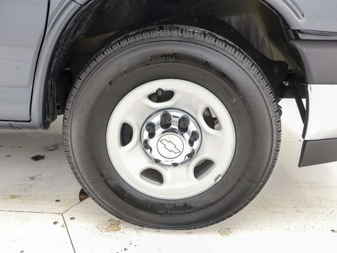 Used 2017 Chevrolet Express 3500 LT w/ LT Preferred Equipment Group image 28