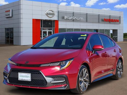 Used 2022 Toyota Corolla SE image 2