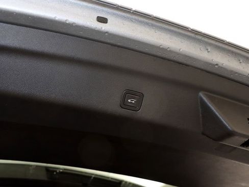 Used 2023 GMC Yukon XL Denali image 32