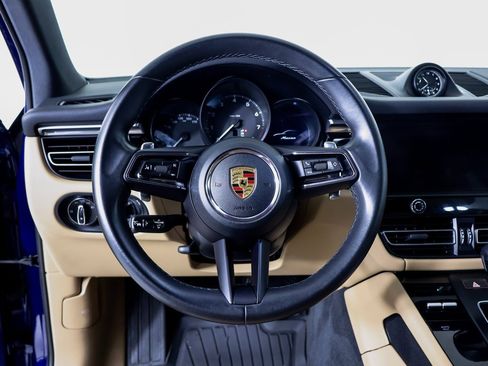Used 2023 Porsche Macan image 10