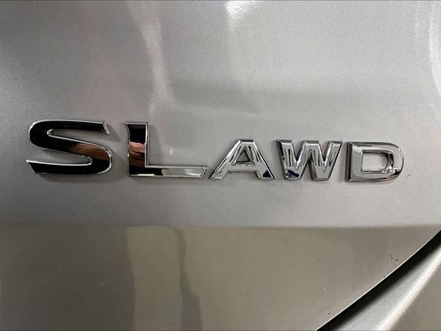 Used 2016 Nissan Rogue SL image 9