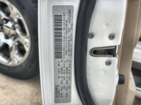 Used 2017 RAM 1500 Laramie RWD image 33