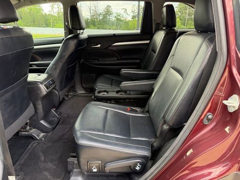 Used 2018 Toyota Highlander XLE FWD image 13