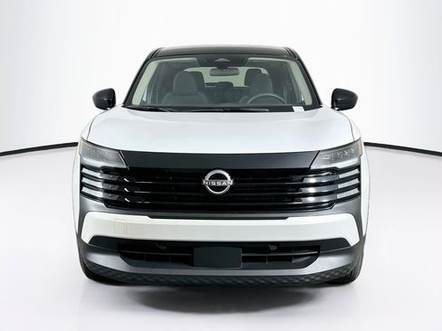 Used 2025 Nissan Kicks SV FWD image 2