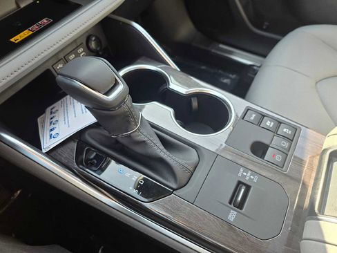New 2026 Toyota Highlander Platinum image 31