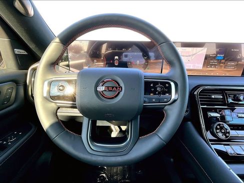 Used 2025 Nissan Armada PRO-4X image 7