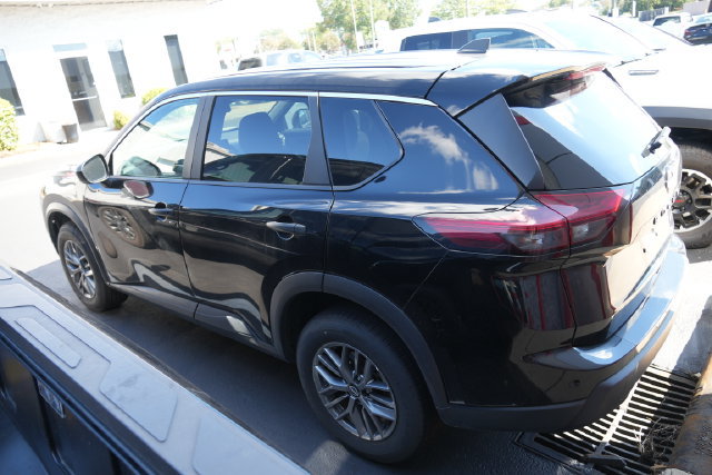 Used 2024 Nissan Rogue S AWD/4WD image 14