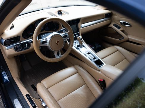 Used 2015 Porsche 911 Carrera S image 5