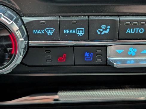 Used 2022 Ford F150 Lariat w/ Max Trailer Tow Package AWD/4WD image 20
