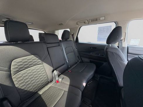 Used 2025 Nissan Pathfinder SV FWD image 30