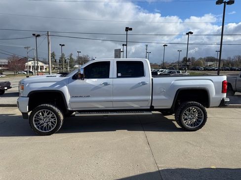 Used 2019 GMC Sierra 2500 Denali w/ Duramax Plus Package image 10