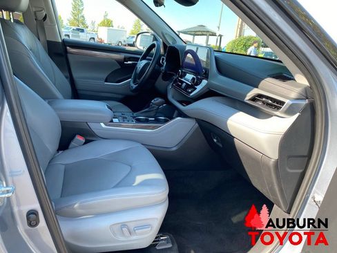 Used 2023 Toyota Highlander Platinum AWD/4WD image 18