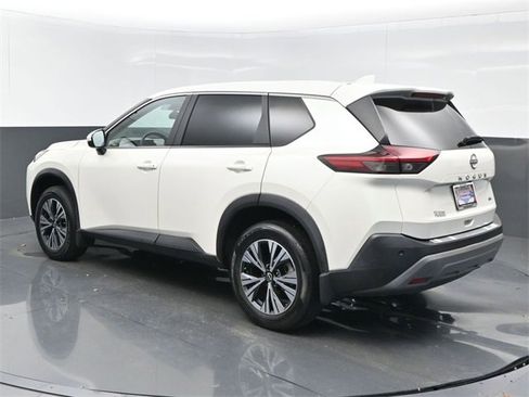 Used 2023 Nissan Rogue SV image 3