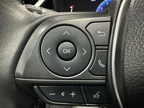 Used 2025 Toyota Corolla SE w/ SE Premium Package image 19