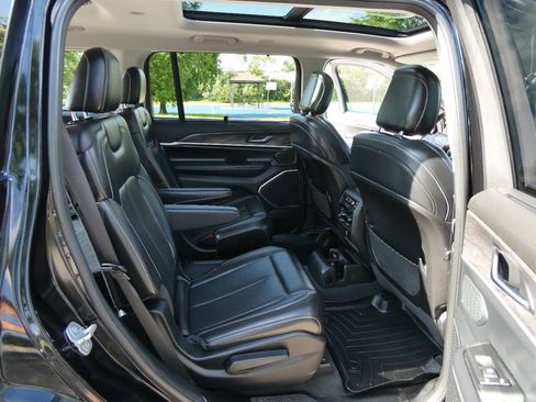 Used 2021 Jeep Grand Cherokee L Limited w/ Luxury Tech Group II AWD/4WD image 35