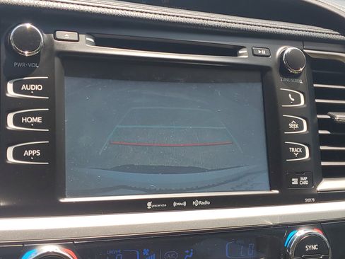 Certified 2017 Toyota Highlander XLE FWD image 28