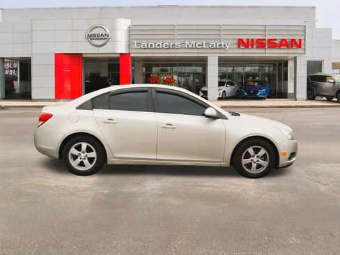Used 2014 Chevrolet Cruze LT image 2
