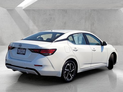 Used 2024 Nissan Sentra SV FWD image 5
