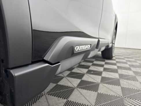 Used 2025 Subaru Outback Limited image 29