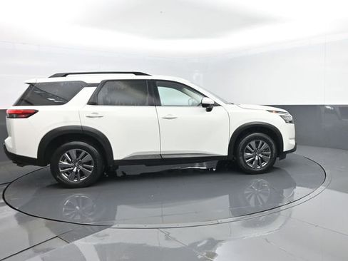 Used 2025 Nissan Pathfinder SV AWD/4WD image 4