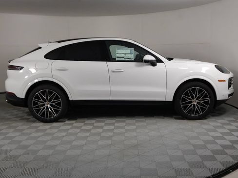 New 2026 Porsche Cayenne Coupe AWD/4WD image 8