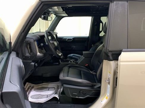 Certified 2025 Ford Bronco Outer Banks w/ Sasquatch Package image 27
