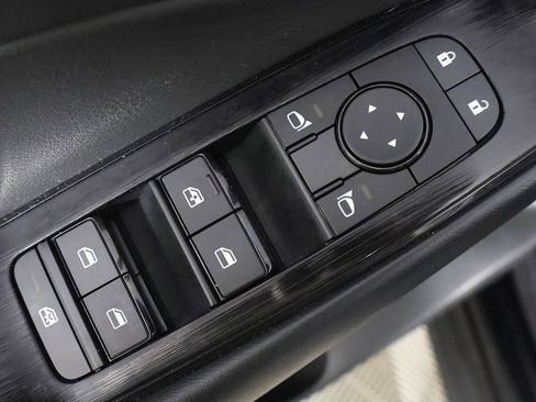 Used 2024 Nissan Rogue S AWD/4WD image 31