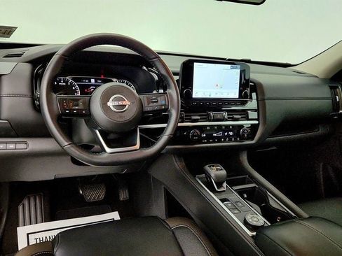 Used 2024 Nissan Pathfinder SL w/ Black Appearance Package AWD/4WD image 12