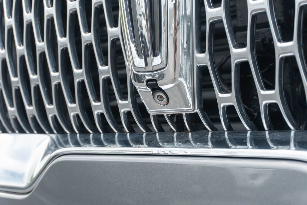 Used 2023 Lincoln Aviator Reserve RWD image 6