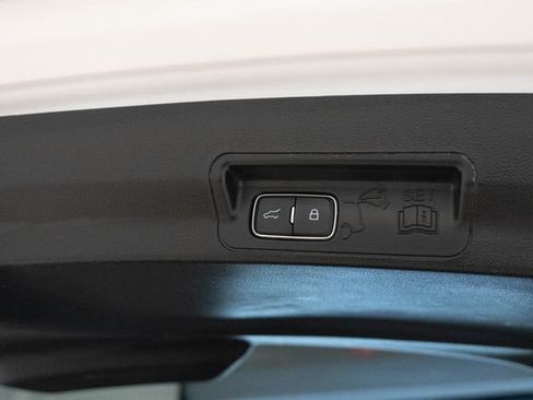 Used 2023 Ford Explorer Limited image 13