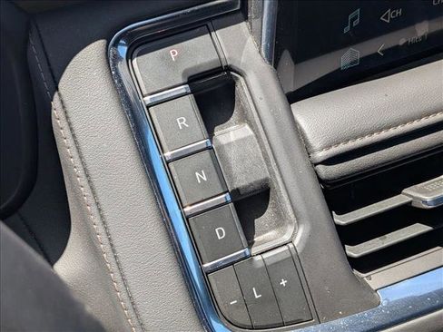 Used 2024 Chevrolet Tahoe High Country w/ Advanced Technology Package AWD/4WD image 18