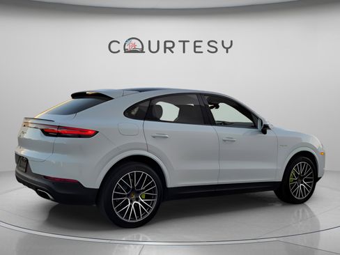 Used 2022 Porsche Cayenne E-Hybrid Coupe image 5