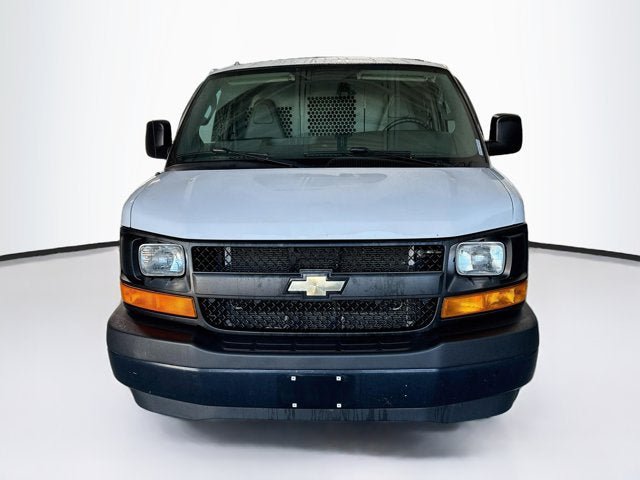 Used 2017 Chevrolet Express 2500 RWD image 2