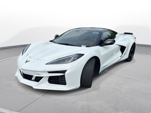 Used 2025 Chevrolet Corvette E-Ray AWD/4WD image 2