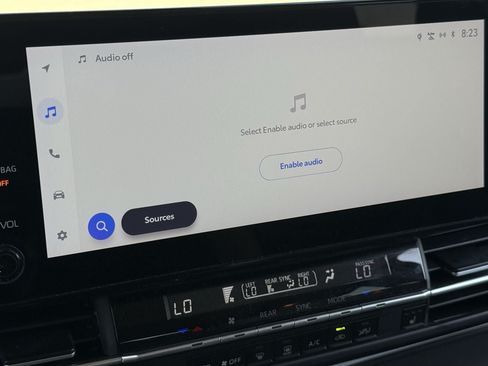 Used 2025 Toyota Sienna XLE FWD image 18