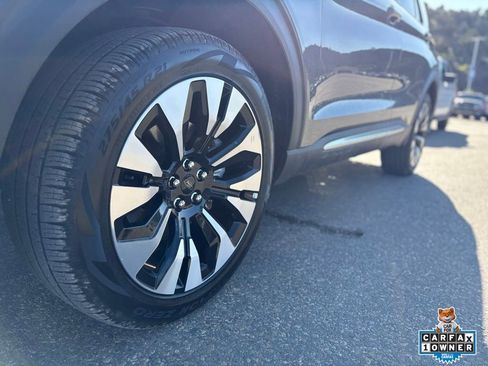 Certified 2025 Ford Explorer Platinum w/ LUX Leather Package image 13