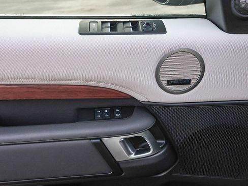 Used 2024 Land Rover Discovery Dynamic SE image 30